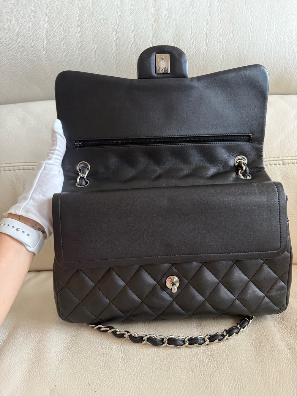 Chanel Classic Double Flap Jumbo Bag in Black Quilted Lambskin - Picture 13 of 16